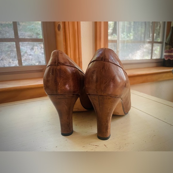 SOLD! Tan Leather Anyi Lu Pumps - Picture 4 of 9